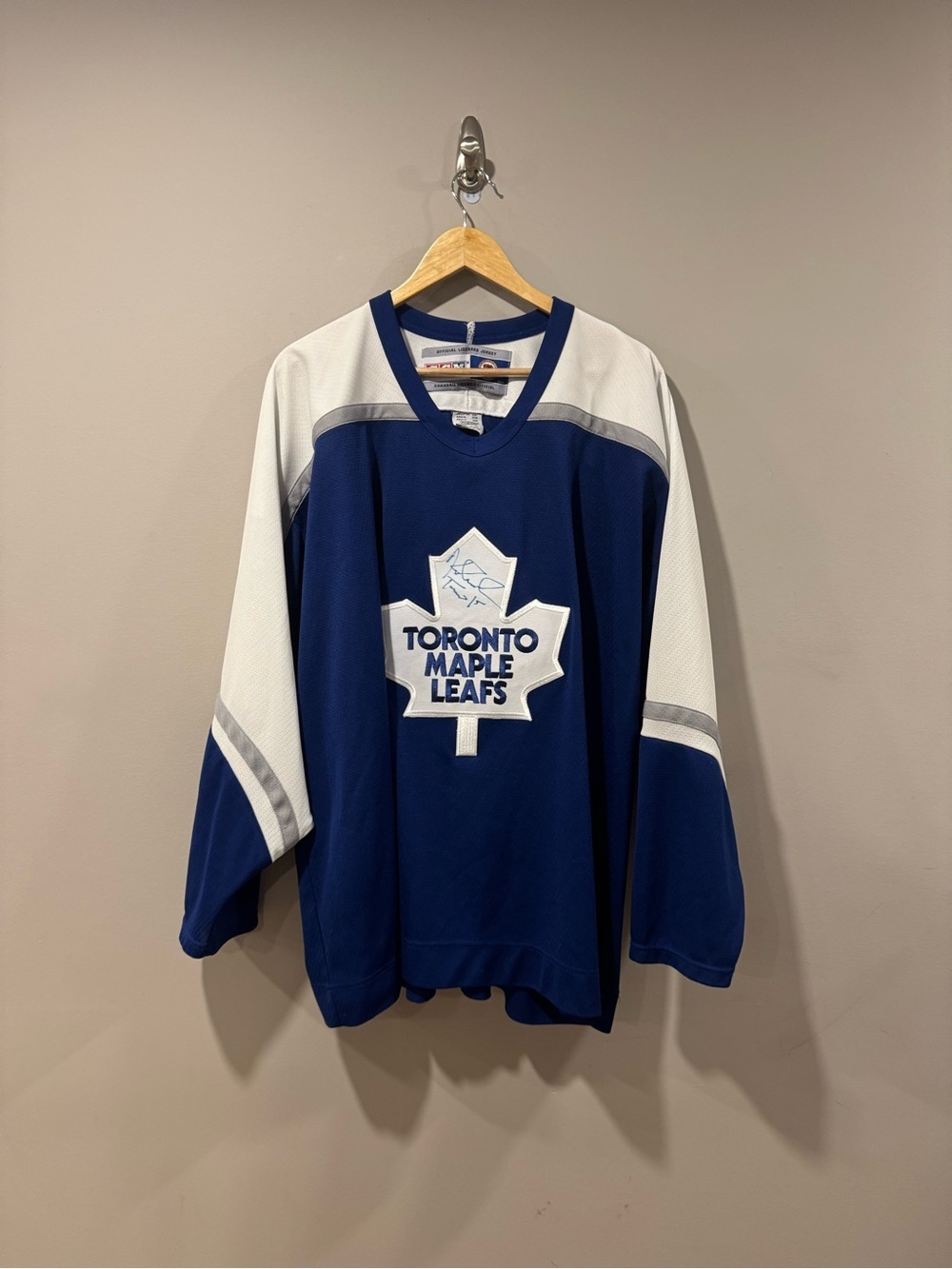 Y2K Professional Toronto Maple Leafs CCM Maska Licensed Hockey Jersey - Signed